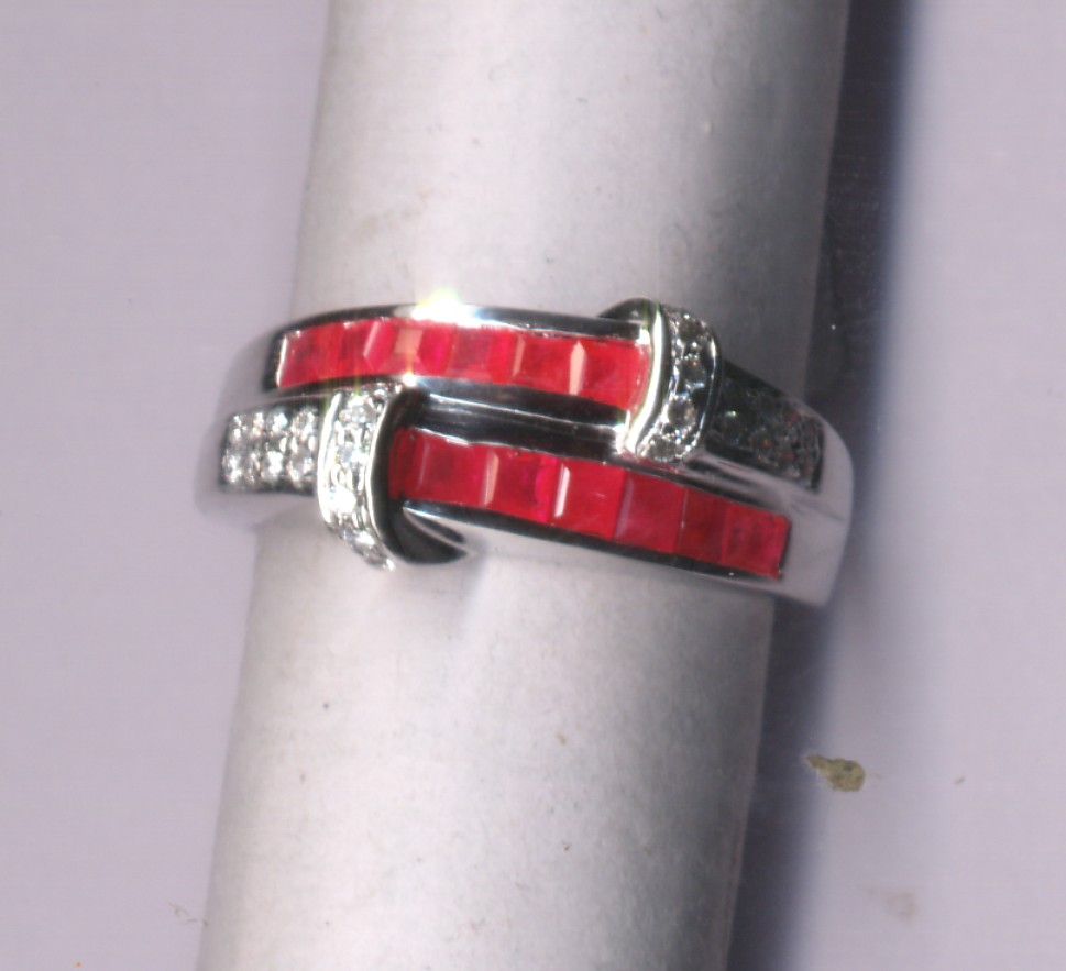 Beautiful 18 Kt Gold  Natural Diamond Ring